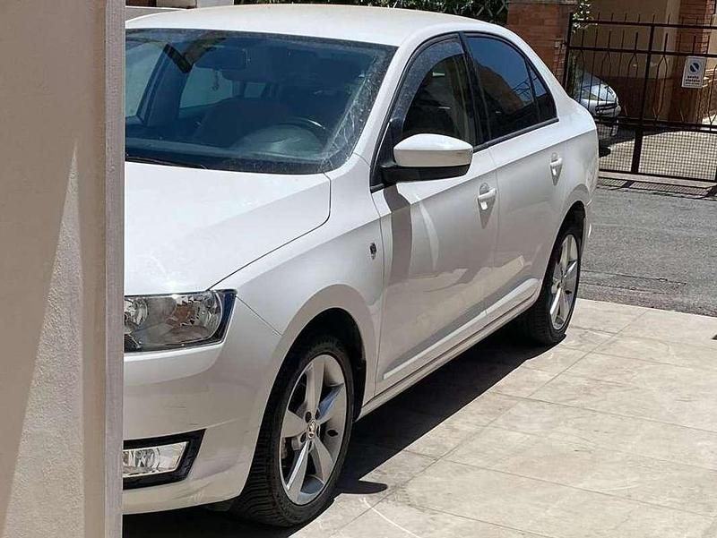 Usata Skoda Rapid Elegance 75 CV (55 kW) 2014 Bianco Utilitaria