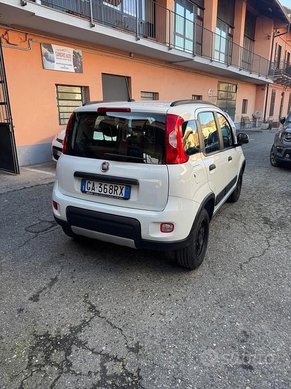 Usata Fiat Panda 4x4 S 84 CV (61 kW) 2020 Bianco Utilitaria