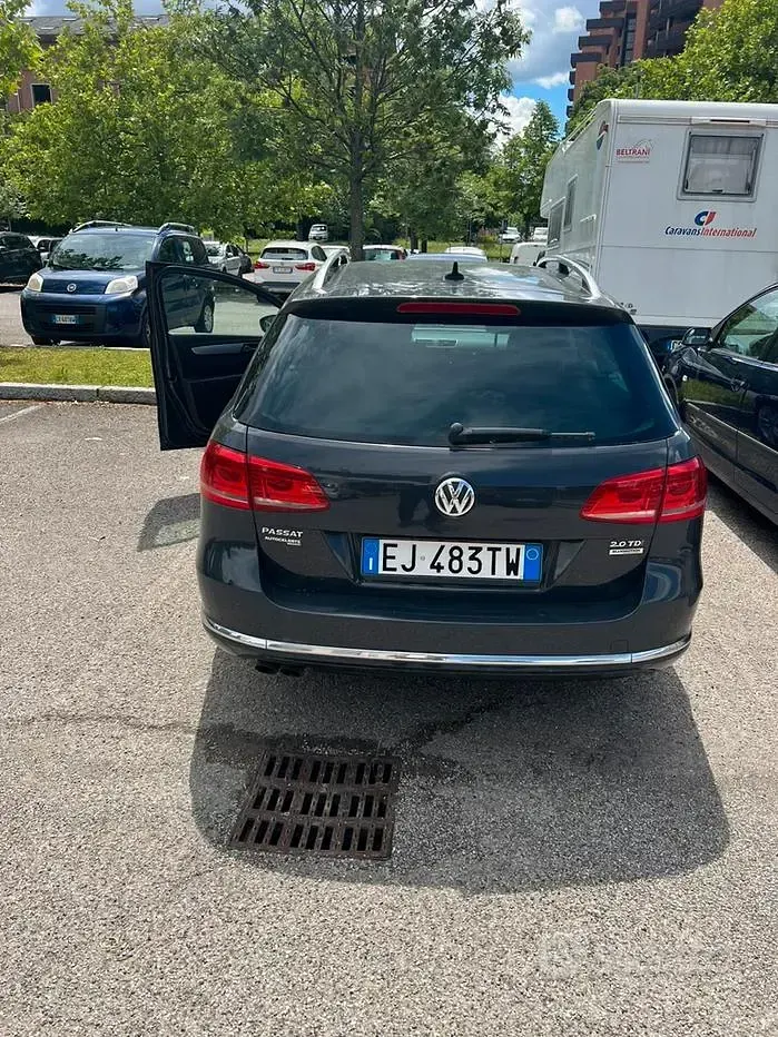 Usata VW Passat 170 CV (125 kW) 2011 Grigio Station wagon