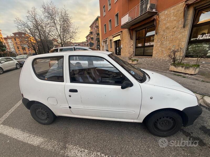 Usato 2001 Fiat 600 Benzin (1.000 €)