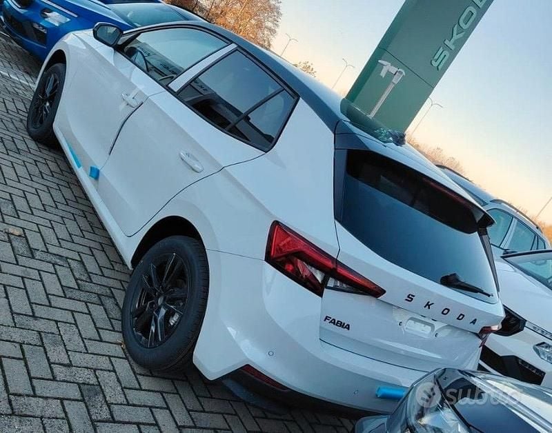 Bianco Nuova 2025 Skoda Fabia Tre volumi | 21.300 € (Cara) - Immagine 1/4