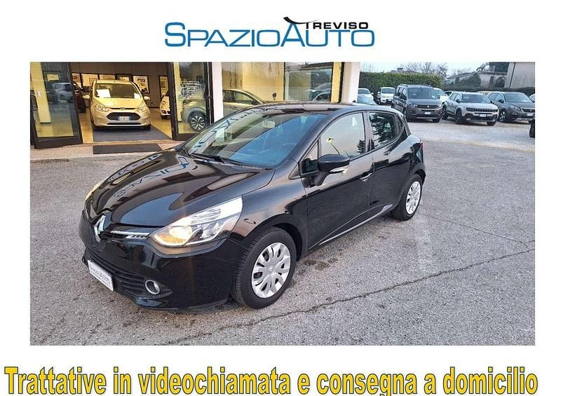 Nero Usata 2014 Renault Clio IV Tre volumi | 7800 € (Buon prezzo) - Immagine 1/4