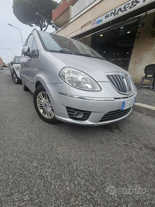 Usata Lancia Musa 2010 Grigio Monovolume