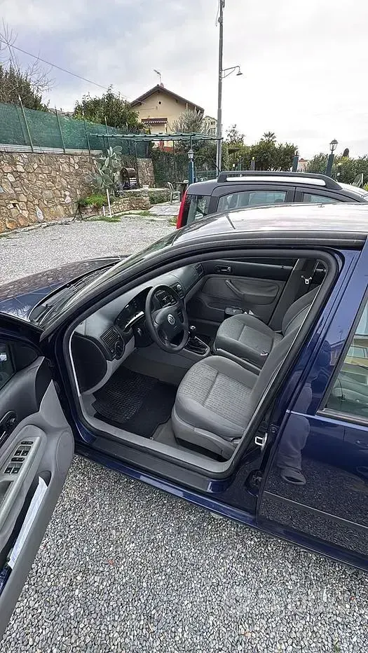 Usata VW Golf IV 75 CV (55 kW) 2002 Blu Berlina