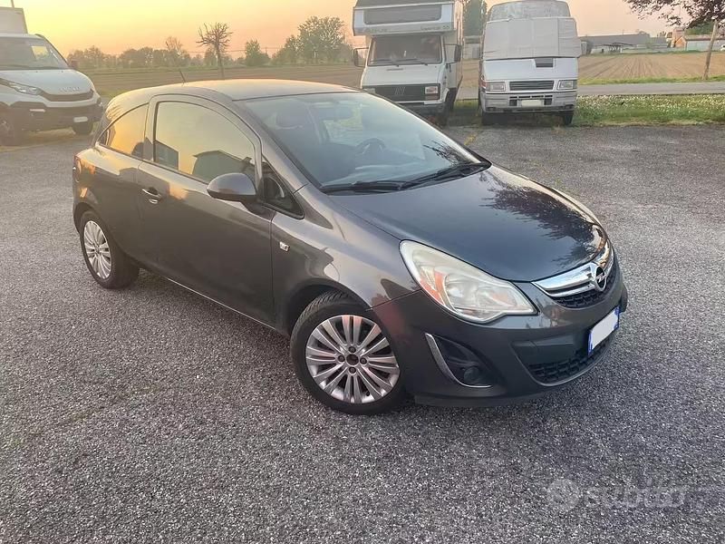 Usata Opel Corsa 85 CV (62 kW) 2011 Grigio Utilitaria