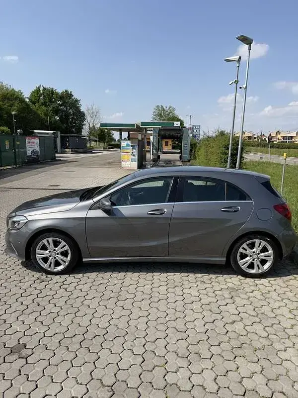 Usata Mercedes A180 Business 109 CV (80 kW) 2017 Utilitaria