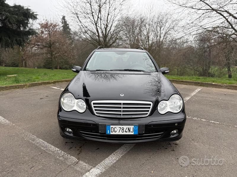 Usata Mercedes C220 Avantgarde 149 CV (109 kW) 2007 Nero Station wagon