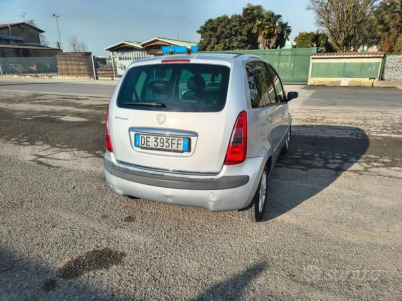 Usata Lancia Musa 95 CV (69 kW) 2006 Grigio Monovolume