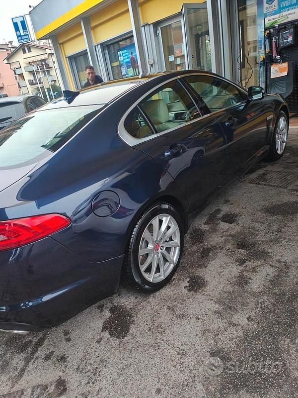 Usata Jaguar XF 240 CV (176 kW) 2015 Blu Berlina