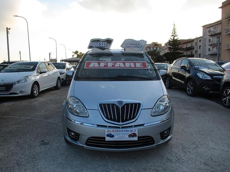 Usata Lancia Musa 90 CV (66 kW) 2011 Grigio Monovolume