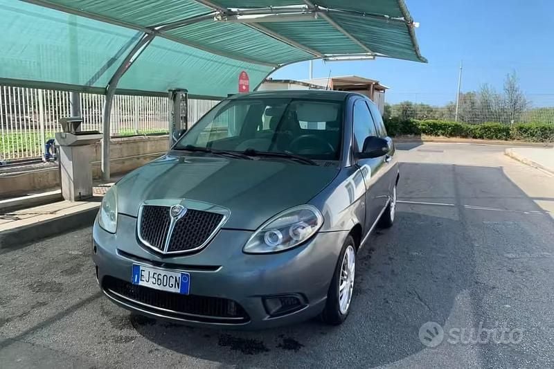 Usata Lancia Ypsilon 60 CV (44 kW) 2011 Grigio Utilitaria