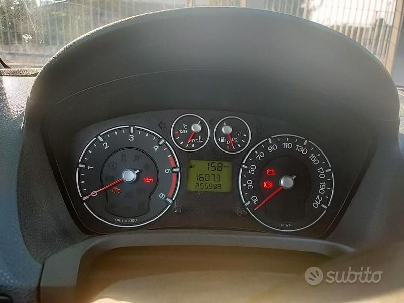 Usata Ford Fiesta 2008 Grigio Utilitaria