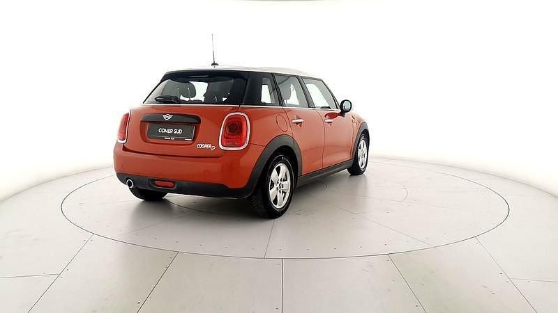 Usata Mini Cooper D 116 CV (85 kW) 2018 Arancione Utilitaria