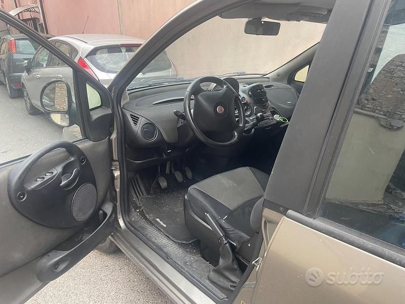 Usata Fiat Multipla 103 CV (75 kW) 2008 Grigio Monovolume