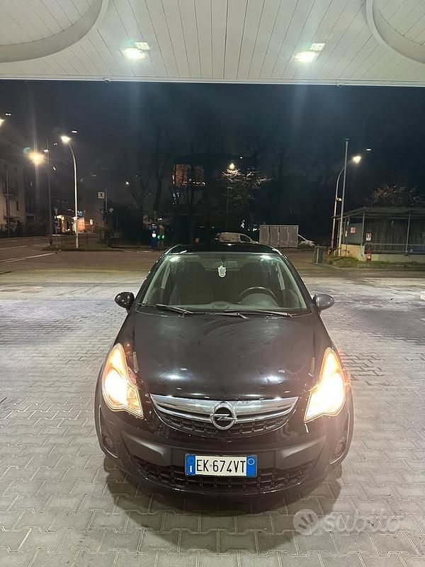 Usata Opel Corsa 54 CV (39 kW) 2012 Nero Berlina