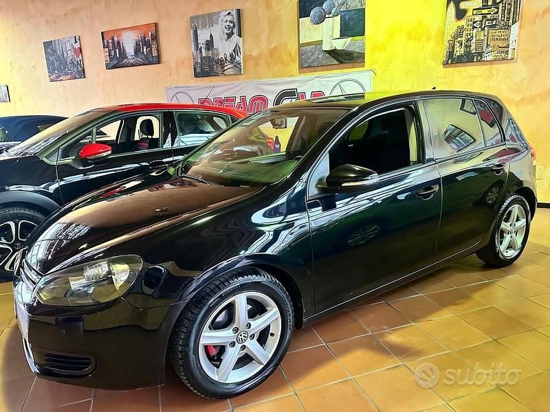 Nero Usata 2010 VW Golf Highline Tre volumi | 5900 € (Buon prezzo) - Immagine 1/4