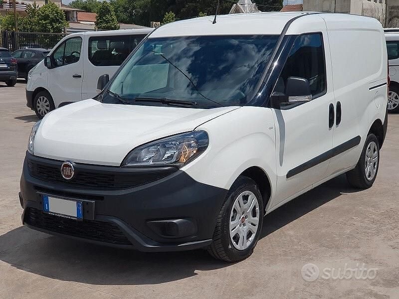 Usata Fiat Doblò S 105 CV (77 kW) 2021 Bianco Monovolume