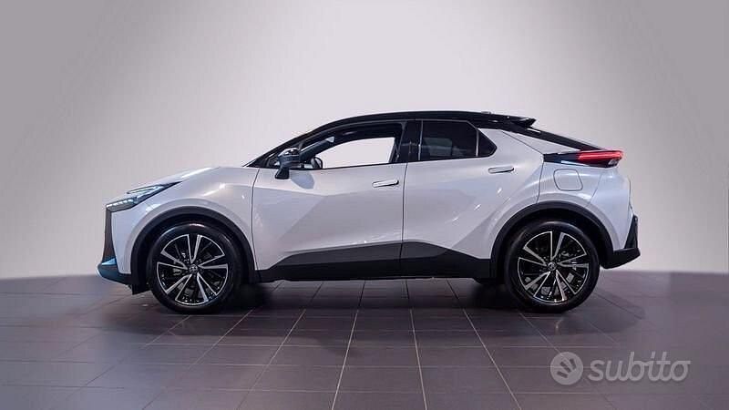 Bianco Nuova 2025 Toyota C-HR Trend SUV | 28.590 € (Ottimo prezzo) - Immagine 1/1