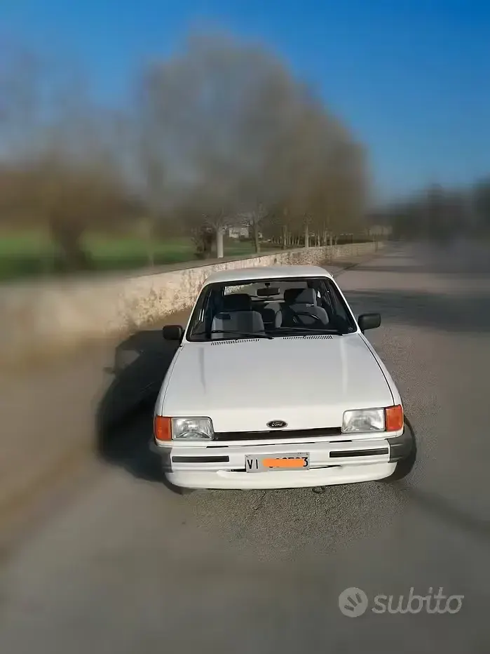 Usata Ford Fiesta 49 CV (36 kW) 1987 Bianco Utilitaria