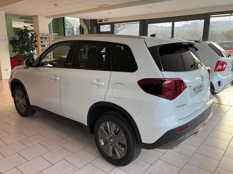 Usata Suzuki Vitara Cool 129 CV (94 kW) 2024 Bianco santorini SUV