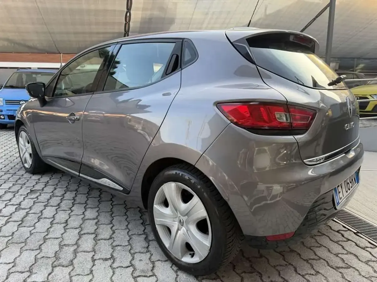 Usata Renault Clio IV SE 73 CV (53 kW) 2015 Grigio Berlina