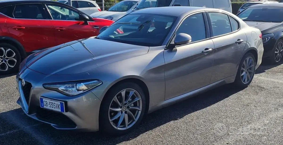Usata Alfa Romeo Giulia 160 CV (117 kW) 2020 Grigio Berlina
