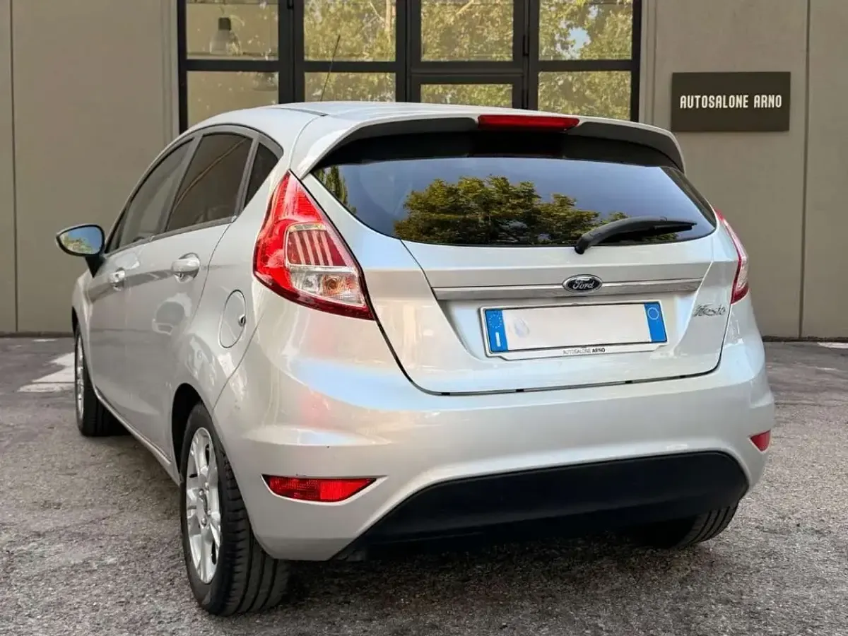 Usata Ford Fiesta Titanium 80 CV (58 kW) 2016 Argento Utilitaria