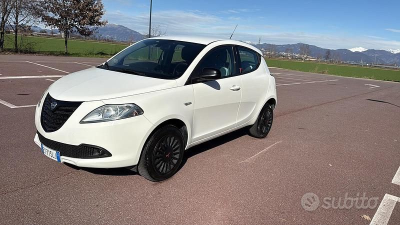 Usata Lancia Ypsilon 80 CV (58 kW) 2015 Utilitaria