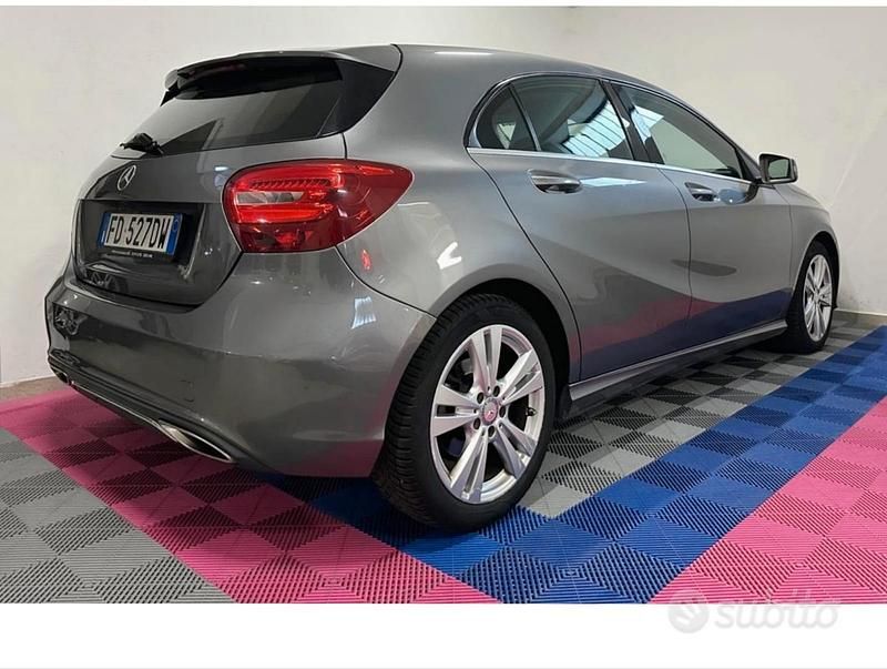Usata Mercedes A180 109 CV (80 kW) 2016 Grigio Berlina