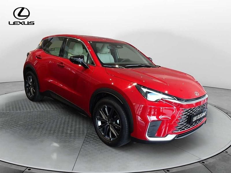 Nuova Lexus LBX 136 CV (100 kW) 2025 Rosso SUV