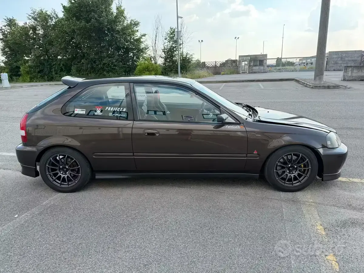 Usata Honda Civic 114 CV (83 kW) 1999 Marrone Utilitaria