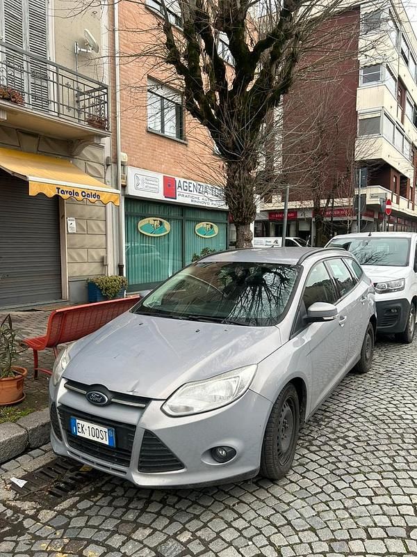 Usata Ford Focus 116 CV (85 kW) 2010 Grigio Station wagon