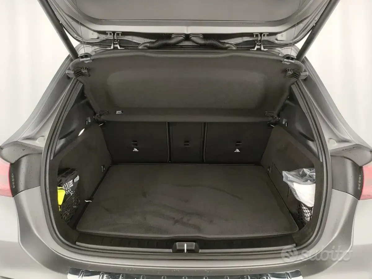 Usata Mercedes GLA200 Premium Plus 163 CV (119 kW) 2025 Grigio SUV