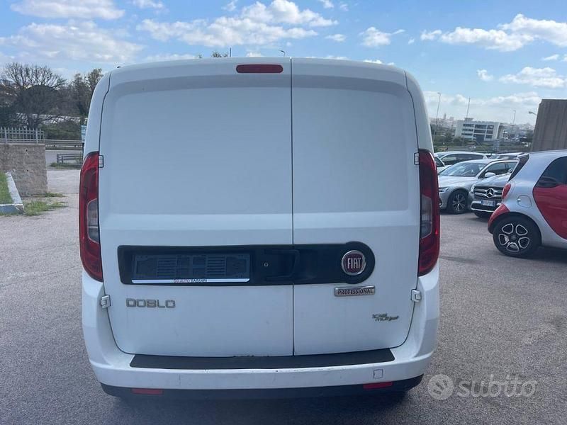 Usata Fiat Doblò 105 CV (77 kW) 2017 Bianco Monovolume