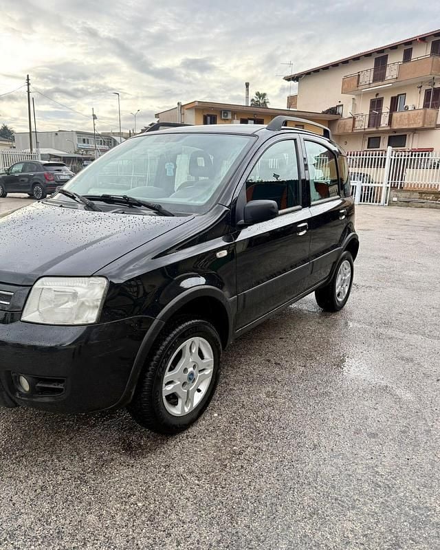 Usata Fiat Panda 4x4 69 CV (50 kW) 2007 Nero Utilitaria
