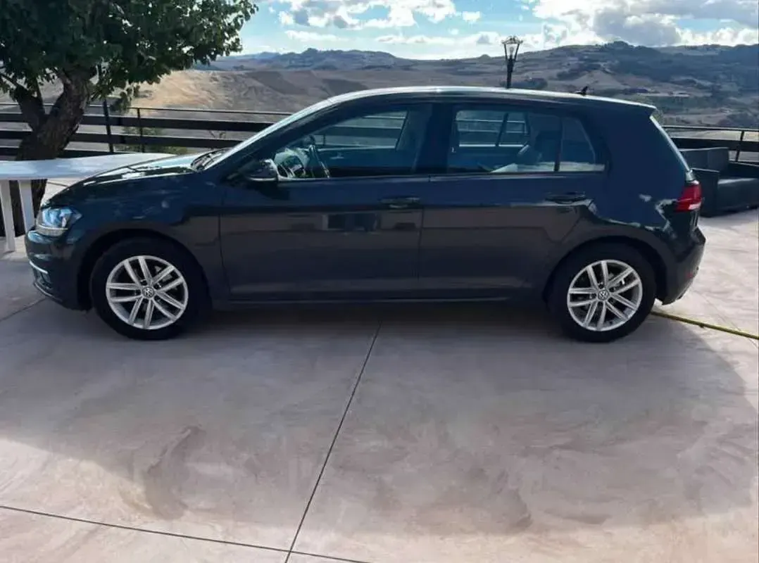 Second-hand VW Golf VII Executive 116 CP (85 kW) 2017 Berlinǎ