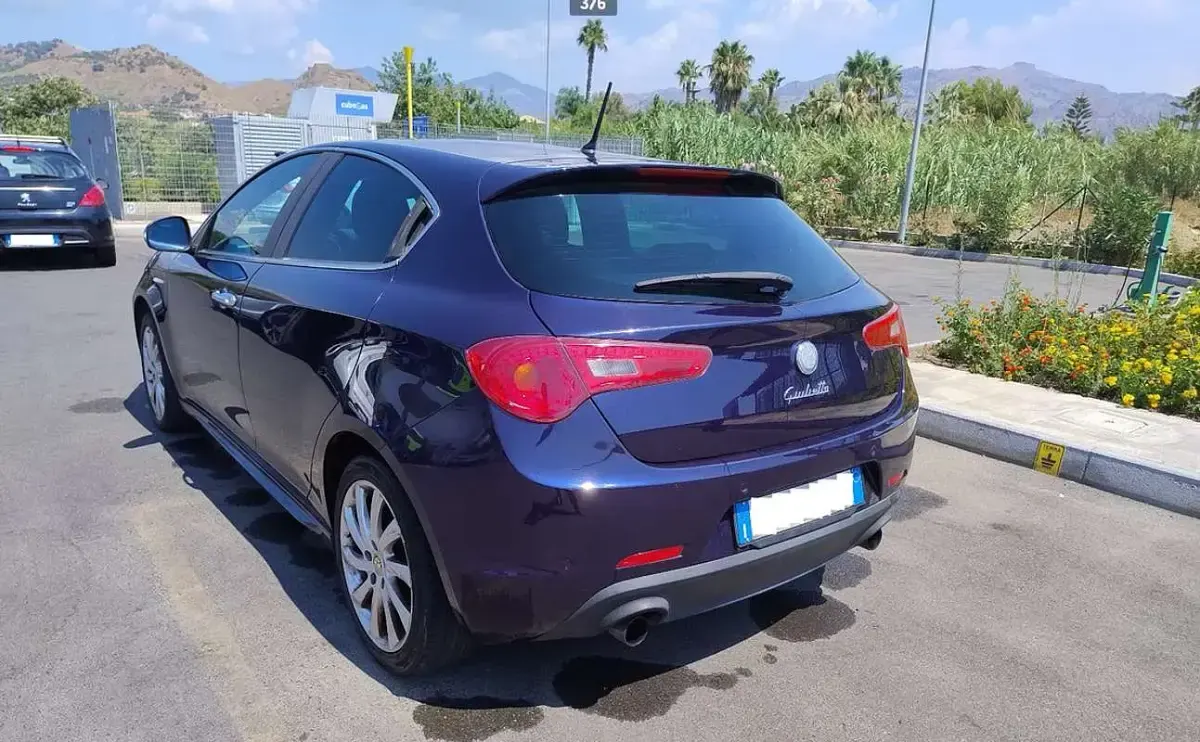 Usata Alfa Romeo Giulietta Distinctive 140 CV (102 kW) 2011 Blu/azzurro Utilitaria
