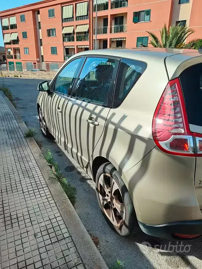 Usata Renault Scénic 110 CV (80 kW) 2010 Monovolume