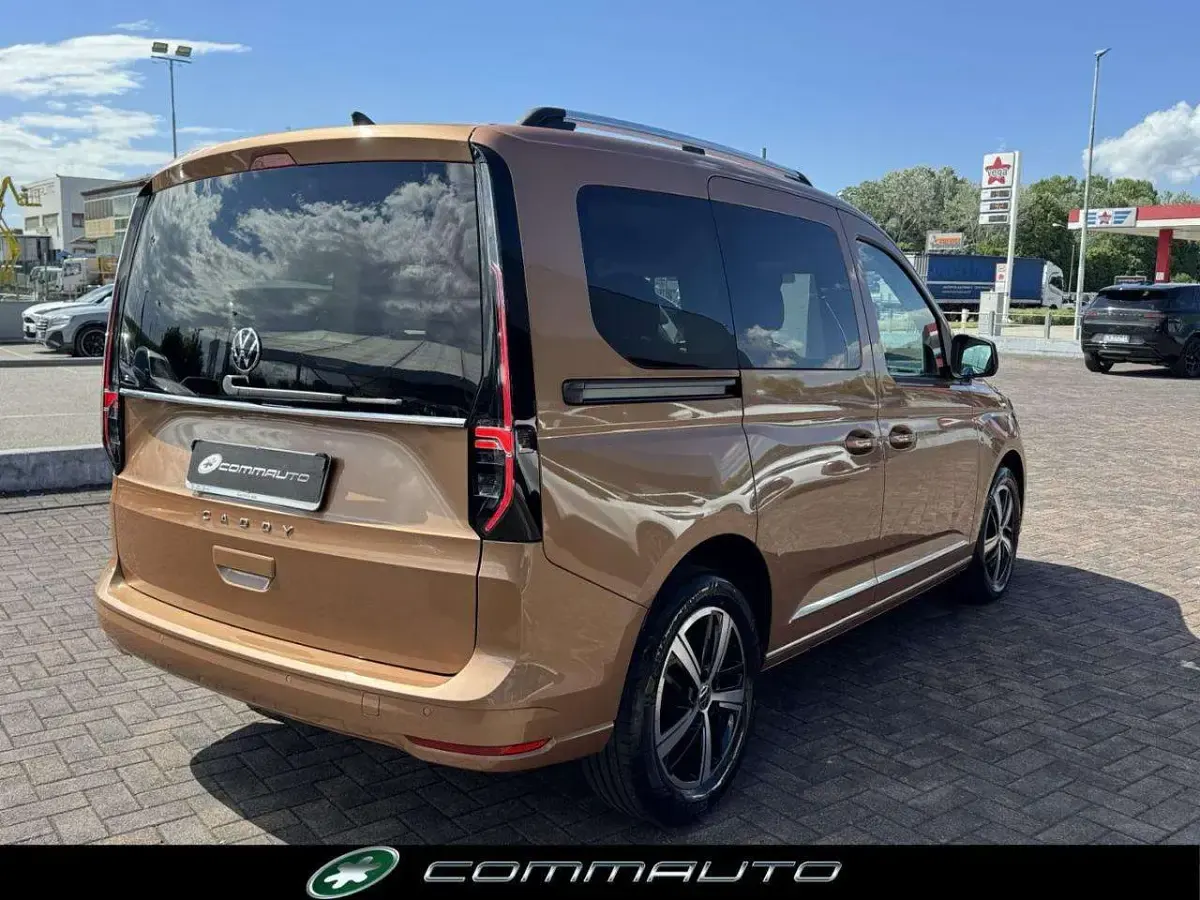 Usata VW Caddy Style 122 CV (89 kW) 2024 Bronzo Monovolume