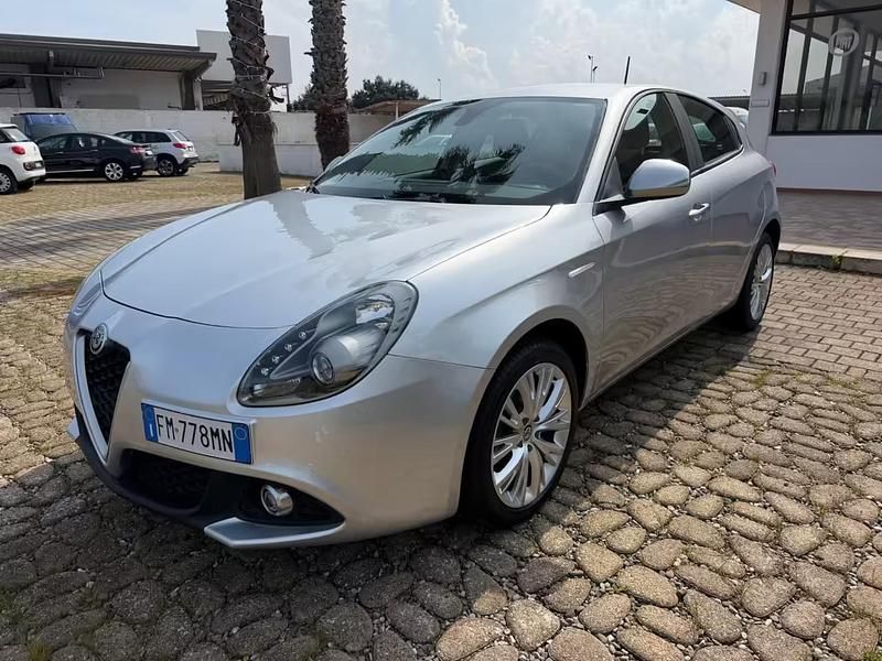 Usata Alfa Romeo Giulietta Business 120 CV (88 kW) 2017 Argento Utilitaria
