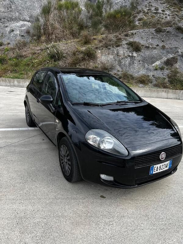 Usata Fiat Punto 69 CV (50 kW) 2010 Nero Utilitaria