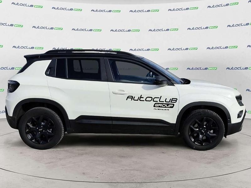 Usata Jeep Avenger Overland 136 CV (100 kW) 2025 Snow  tetto volcano SUV
