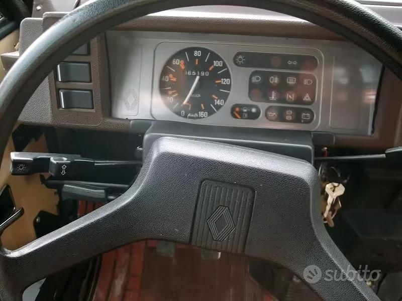 Käytetty Renault Rodeo 1983 Katumaasturi
