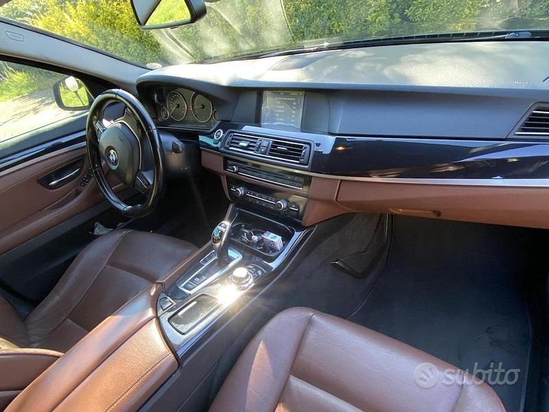 Usata BMW 530 Sport Line 258 CV (189 kW) 2012 Blu Station wagon