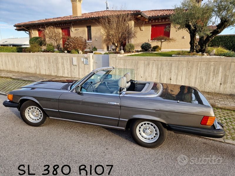 Usata Mercedes SL380 204 CV (150 kW) 1984 Grigio Cabrio