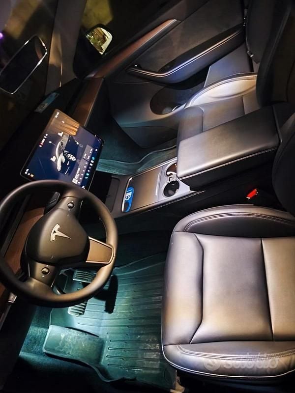 Nero Usata 2023 Tesla Model Y SUV | 35.000 € (Buon prezzo) - Immagine 1/4