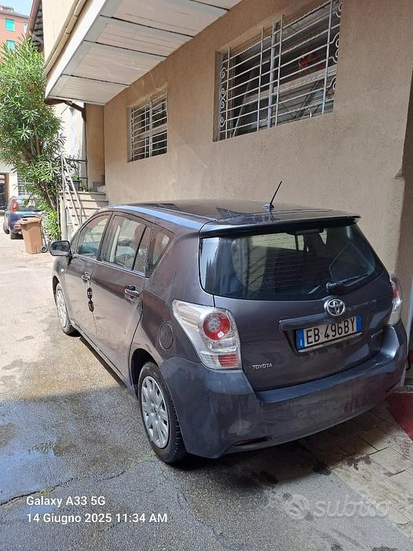 Usata 2010 Toyota Verso Monovolume | 6800 € (Buon prezzo) - Immagine 1/4
