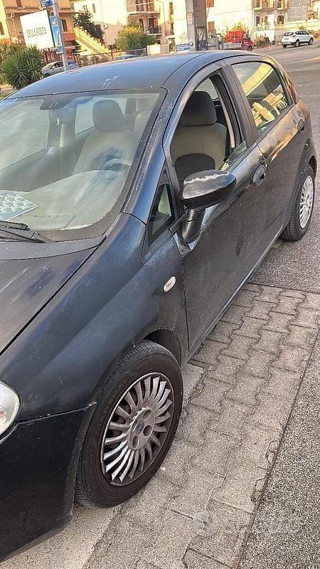 Usata Fiat Grande Punto 90 CV (66 kW) 2007 Nero Utilitaria