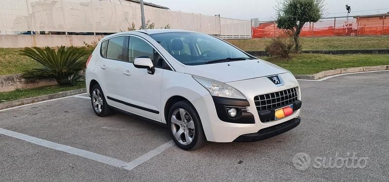 Bianco Usata 2011 Peugeot 3008 Tre volumi | 3800 € (Buon prezzo) - Immagine 1/4