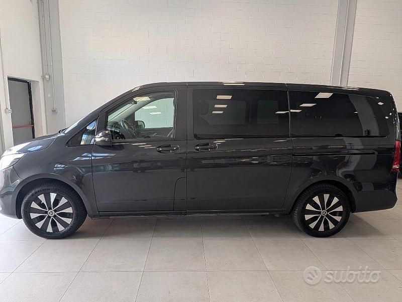 Usata Mercedes V250 Premium 190 CV (139 kW) 2022 Grigio Monovolume